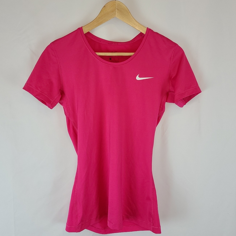 Nike Women's Dri-Fit Hot Pink T-shirt, size Medium